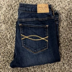 Abercrombie & Fitch super skinny dark wash cut off ankle denim jean Size 26